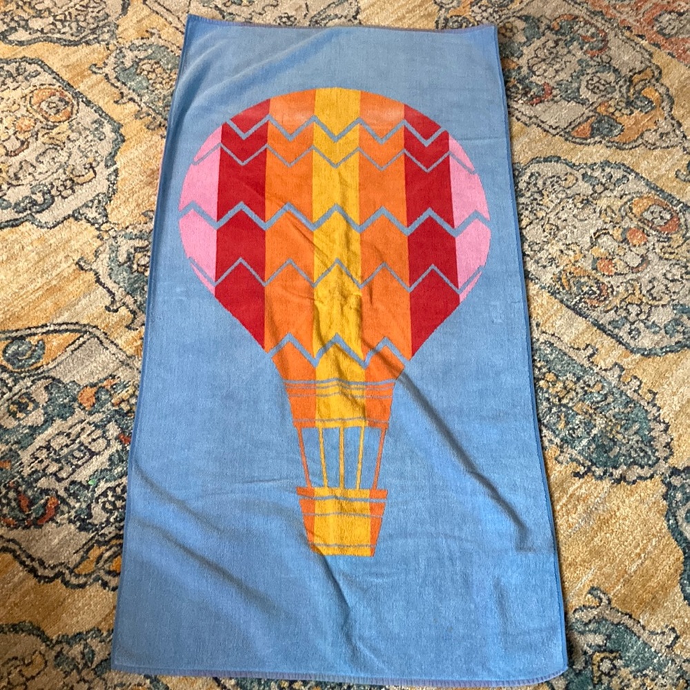 Vintage 1980s super soft 100% cotton beach towel Gramercy Hot Air Balloon